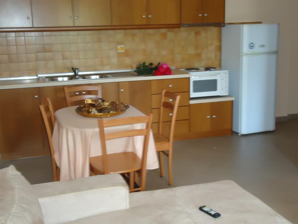 Almini Apartments Платарія Екстер'єр фото