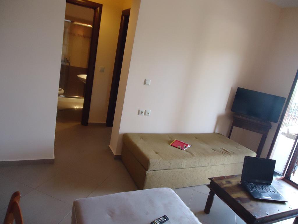 Almini Apartments Платарія Екстер'єр фото