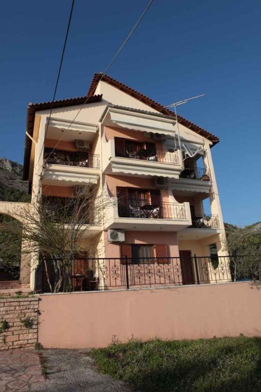 Almini Apartments Платарія Екстер'єр фото